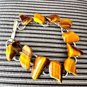 Vintage Tigers Eye Bracelet On A Linked Silver Tone Fold Over Clasp 0638 w
